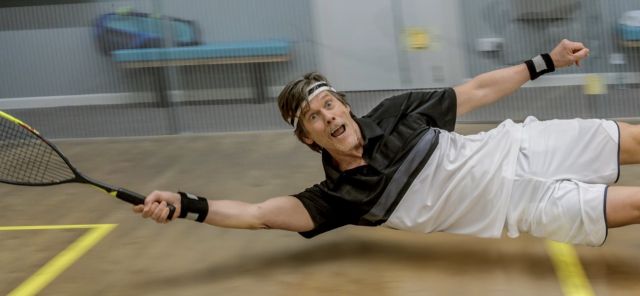 Kevin Bacon fait du squash